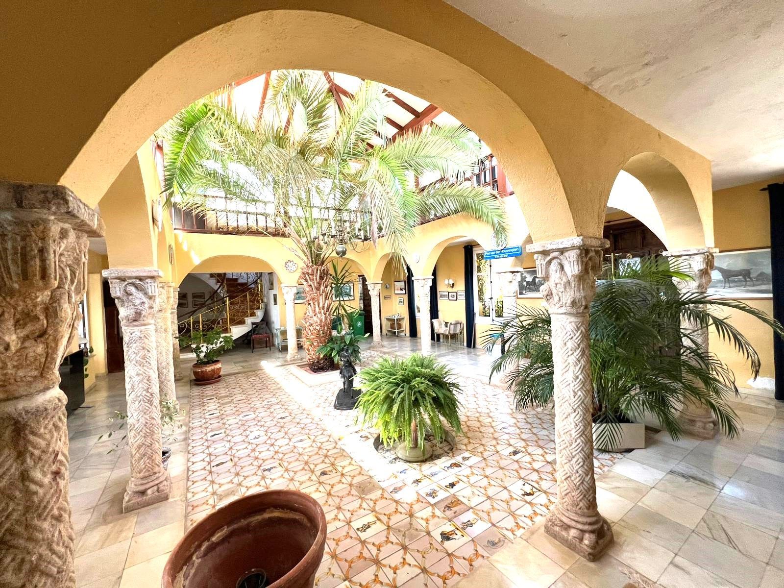 Finca de 7 Dormitorios y 5 Baños en venta en Mijas