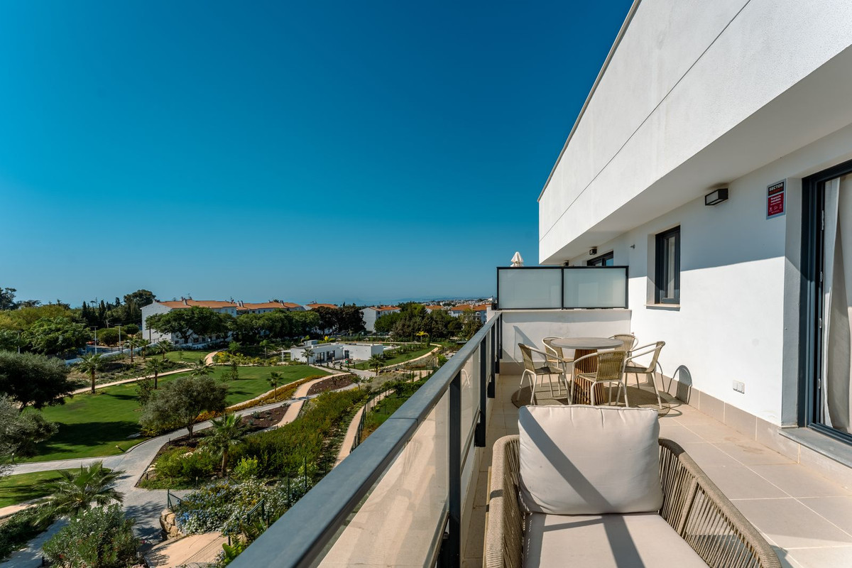 Ático de 2 Dormitorios en venta en Nueva Milla de Oro, Estepona