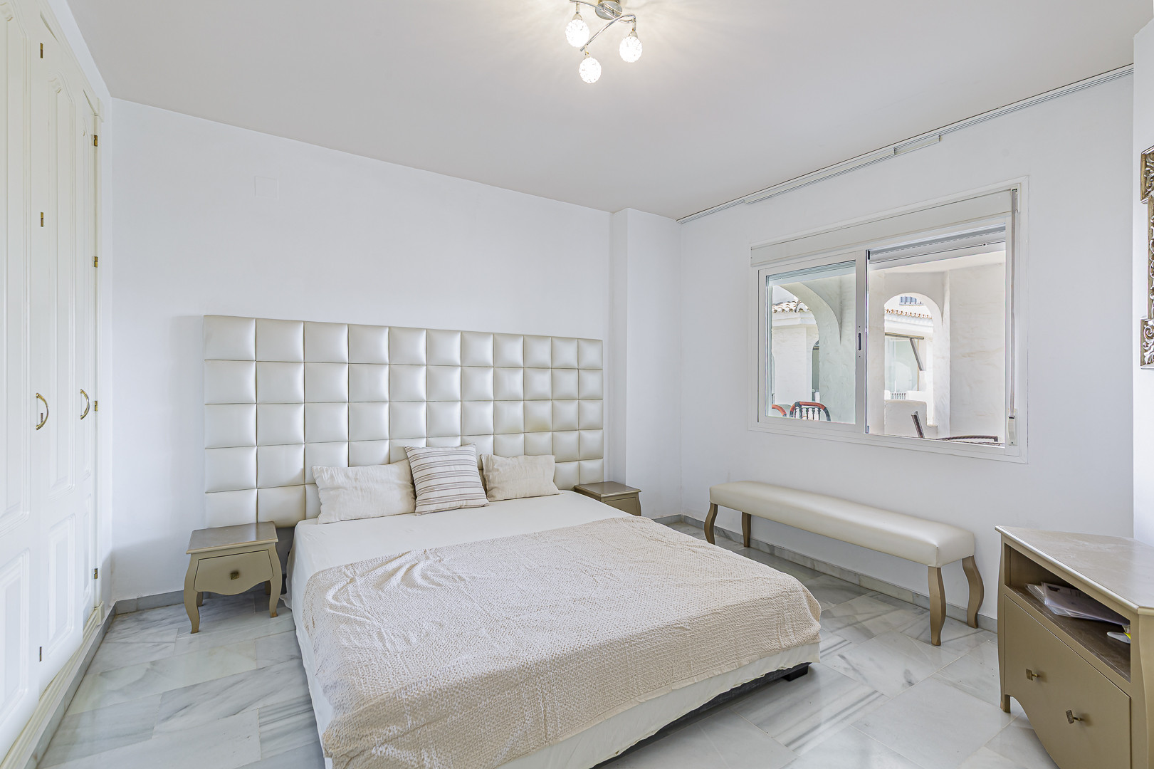 Piso de 4 Dormitorios y 4 Baños en venta en Nueva Andalucía, Marbella