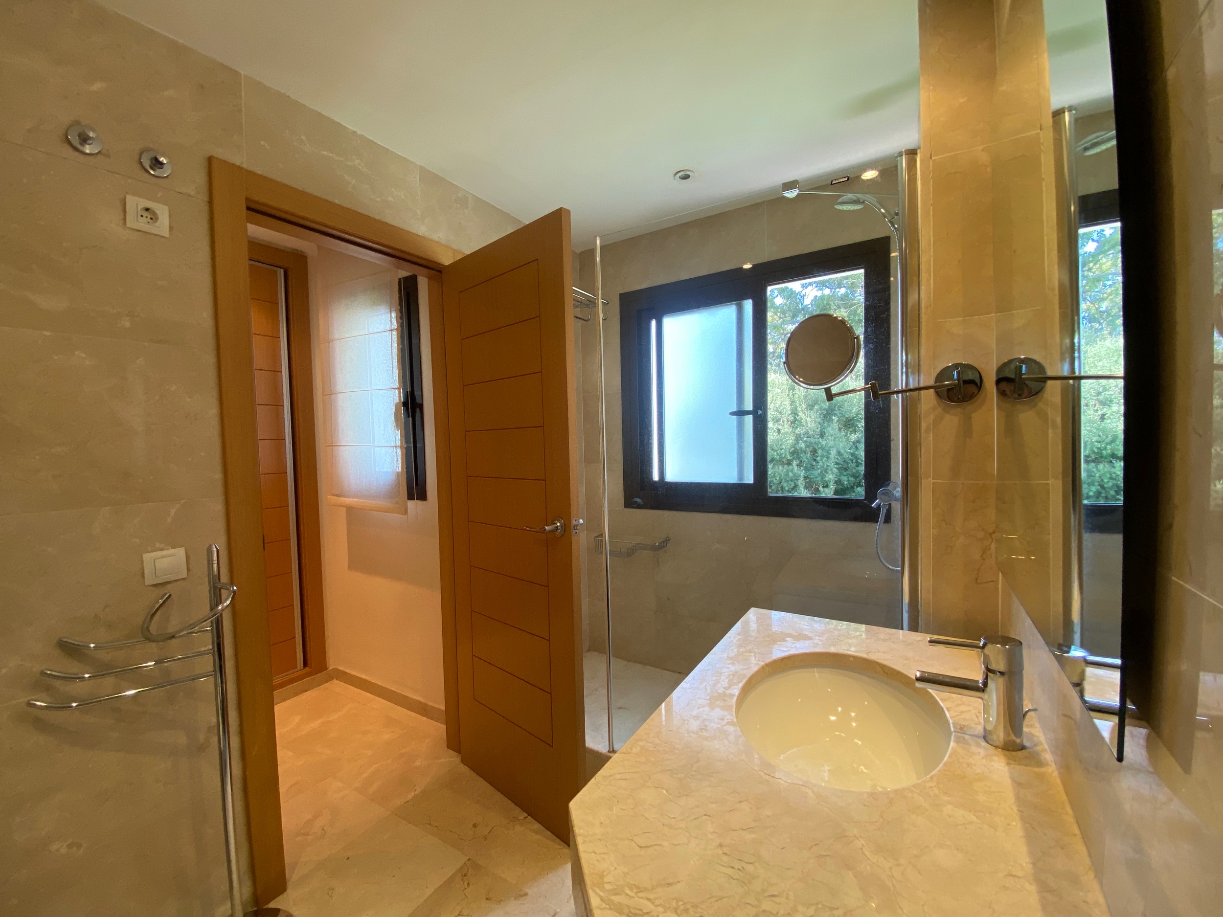 Piso de 3 Dormitorios y 3 Baños en venta en Nueva Milla de Oro, Estepona