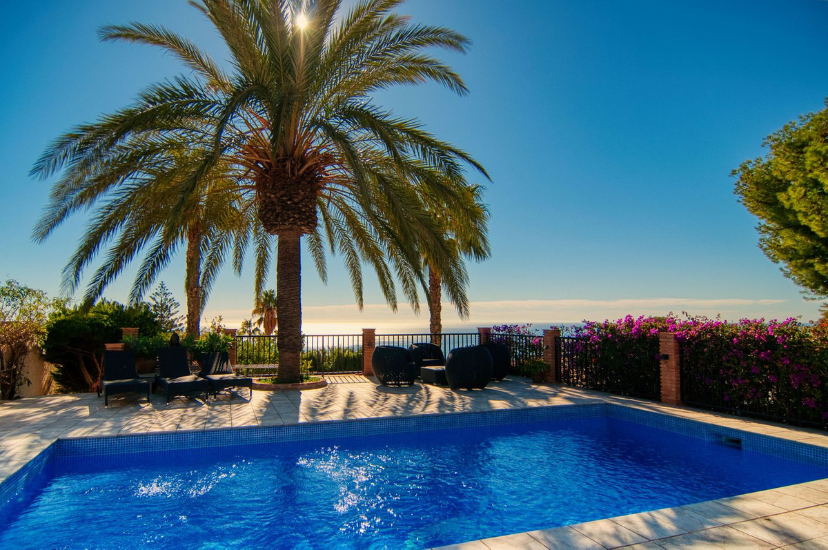 Casa de 4 Dormitorios y 2 Baños en venta en La Capellanía, Benalmádena