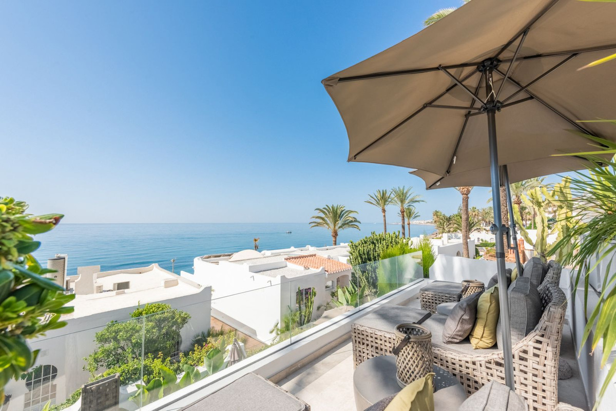 Casa Adosada de 3 Dormitorios en venta en Milla de Oro, Marbella