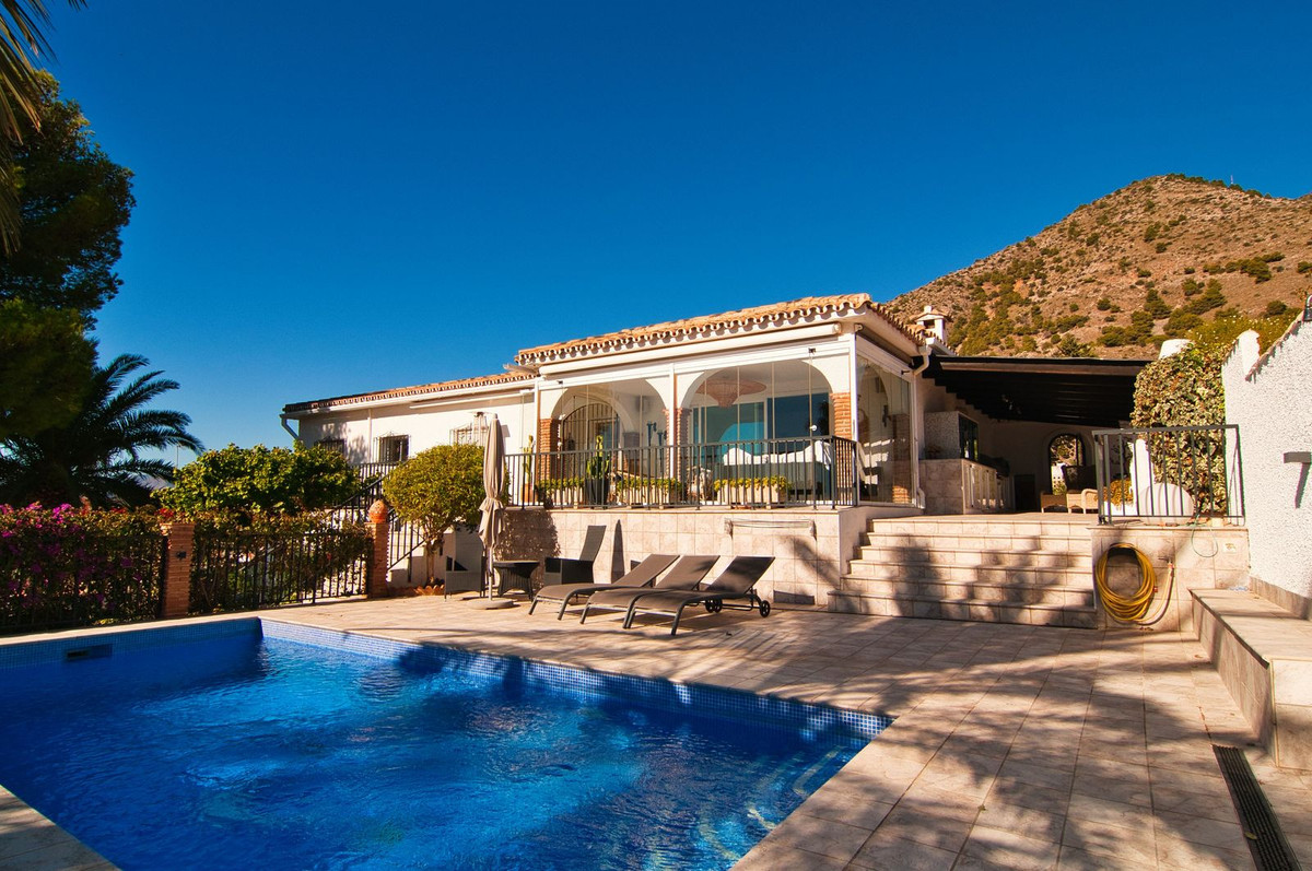Casa de 4 Dormitorios y 2 Baños en venta en La Capellanía, Benalmádena