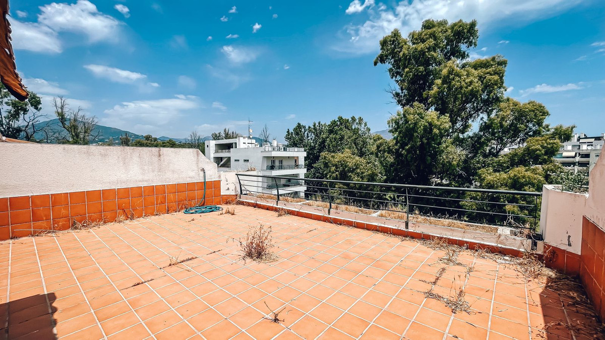 Piso de 3 Dormitorios en venta en Guadalmina Alta, San Pedro de Alcántara