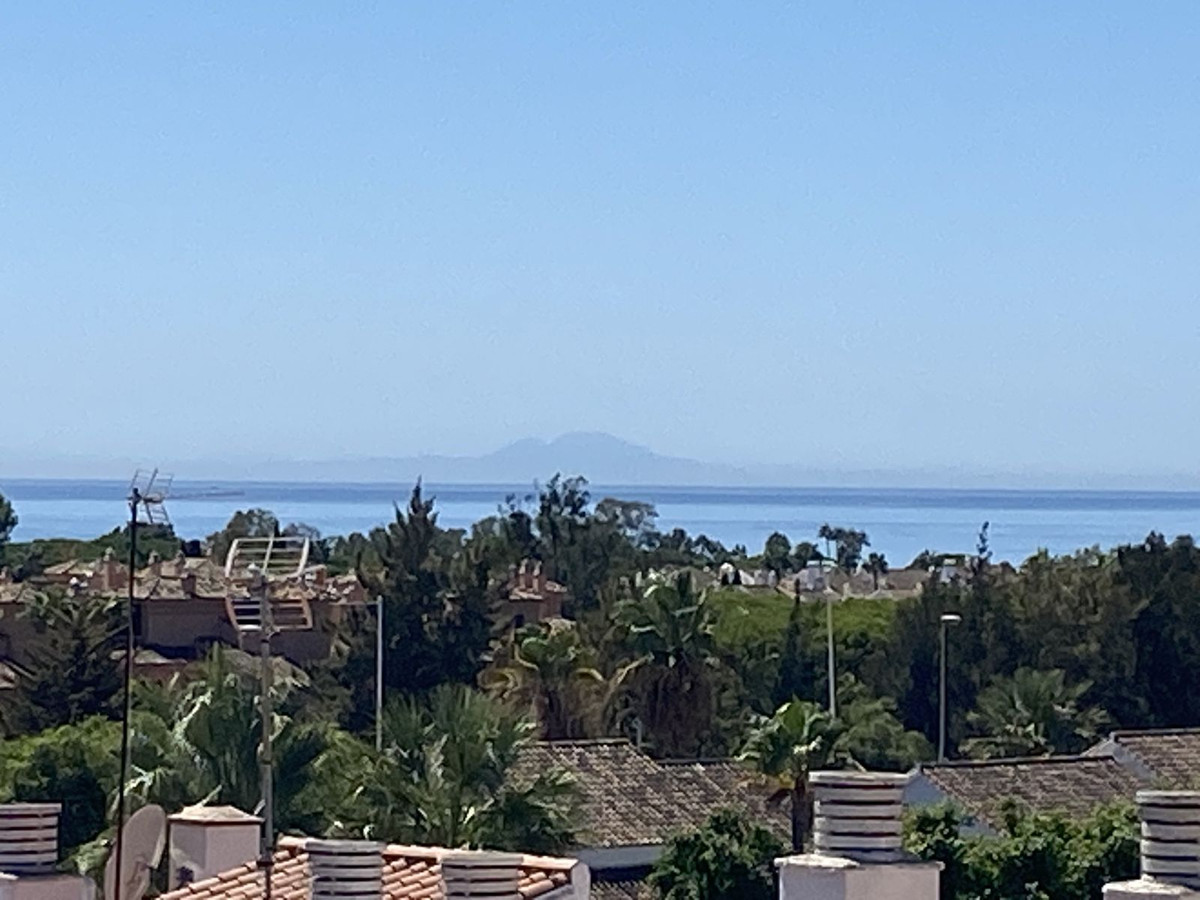 Piso de 2 Dormitorios y 1 Baño en venta en Nueva Milla de Oro, Estepona