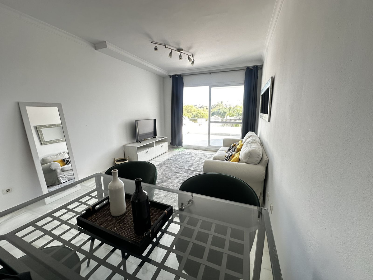 Piso de 2 Dormitorios en venta en Nueva Andalucía, Marbella