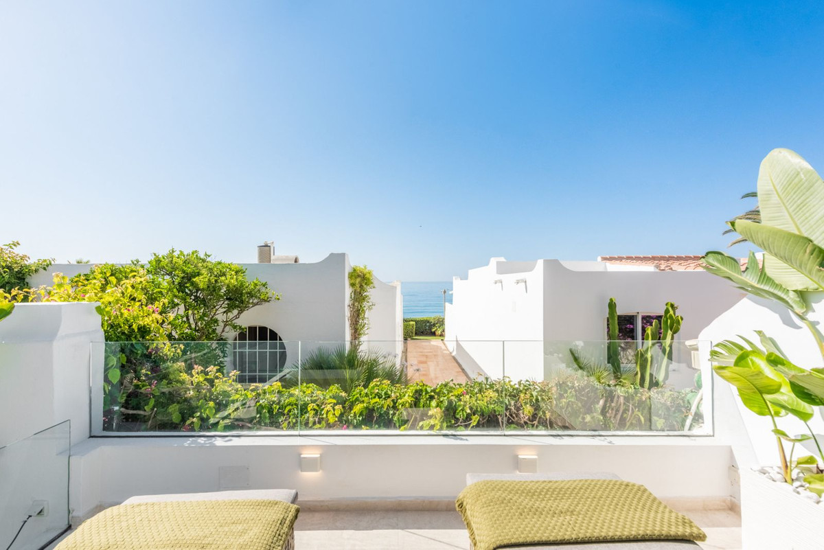 Casa Adosada de 3 Dormitorios en venta en Milla de Oro, Marbella
