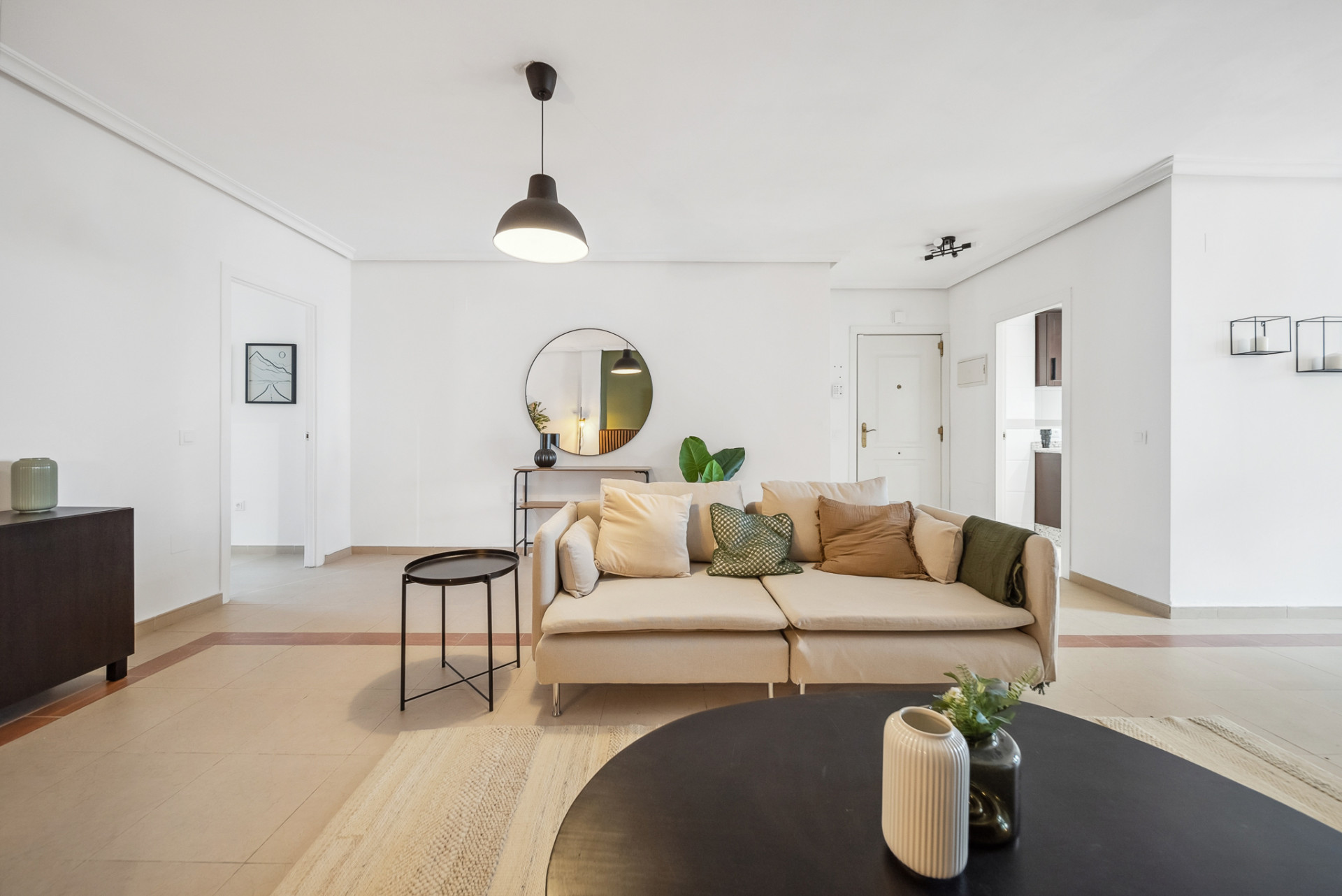 Piso de 2 Dormitorios y 2 Baños en venta en Nueva Andalucía, Marbella