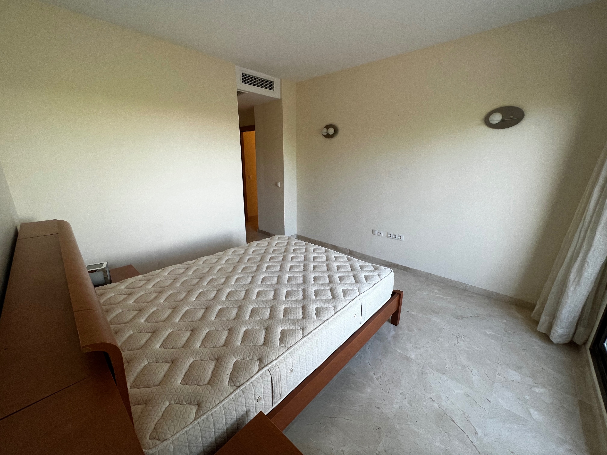 Piso de 3 Dormitorios y 3 Baños en venta en Nueva Milla de Oro, Estepona
