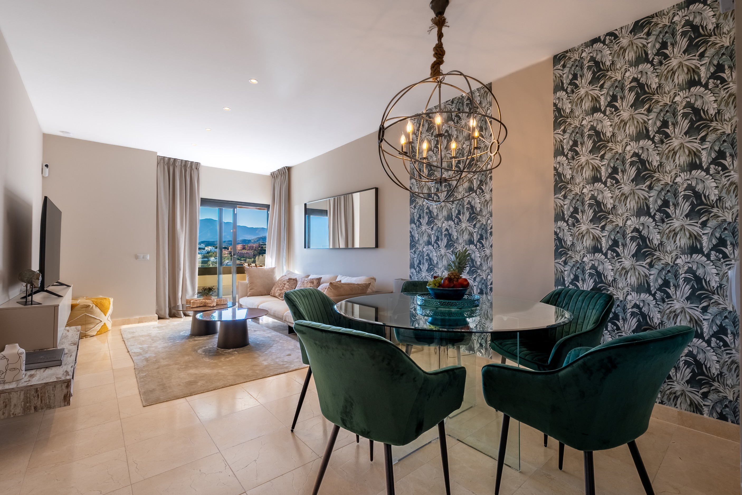 Piso de 2 Dormitorios en venta en Los Flamingos, Benahavís