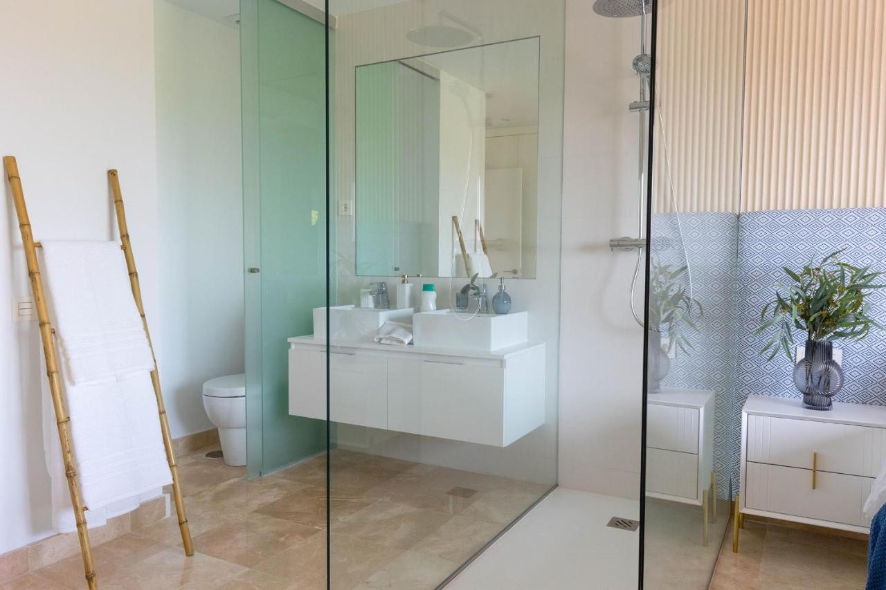Piso de 2 Dormitorios en venta en El Paraíso, Estepona