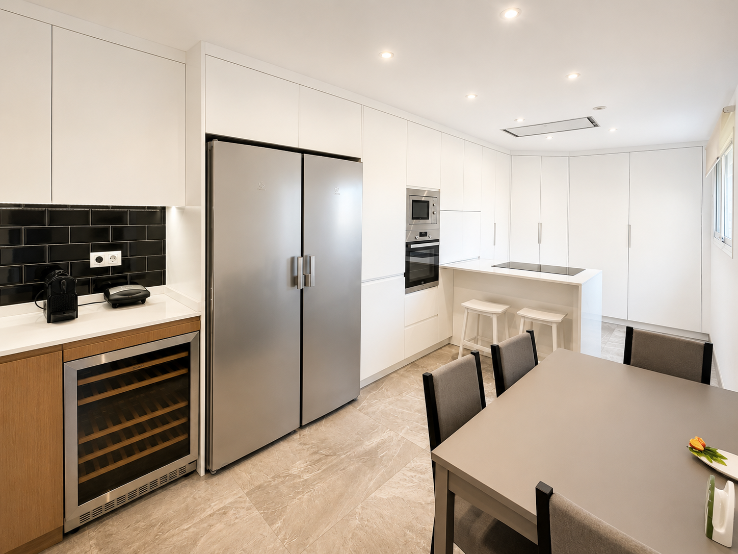 Casa Adosada de 3 Dormitorios y 4 Baños en venta en Milla de Oro, Marbella