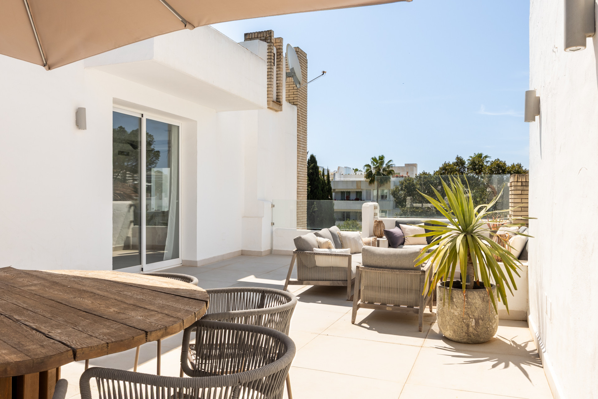 Piso de 3 Dormitorios y 2 Baños en venta en Nueva Andalucía