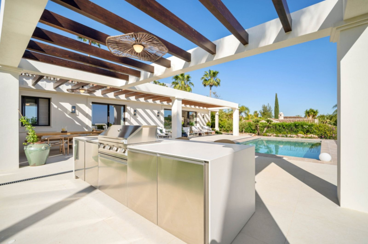 Casa de 4 Dormitorios y 5 Baños en venta en Nueva Andalucía, Marbella