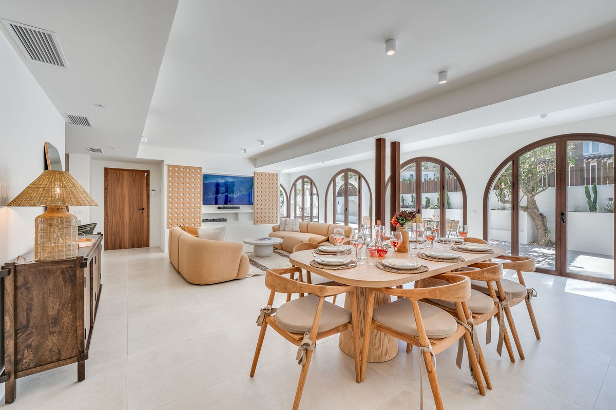4 Bed - Villa for Sale in Nueva Andalucia, Marbella
