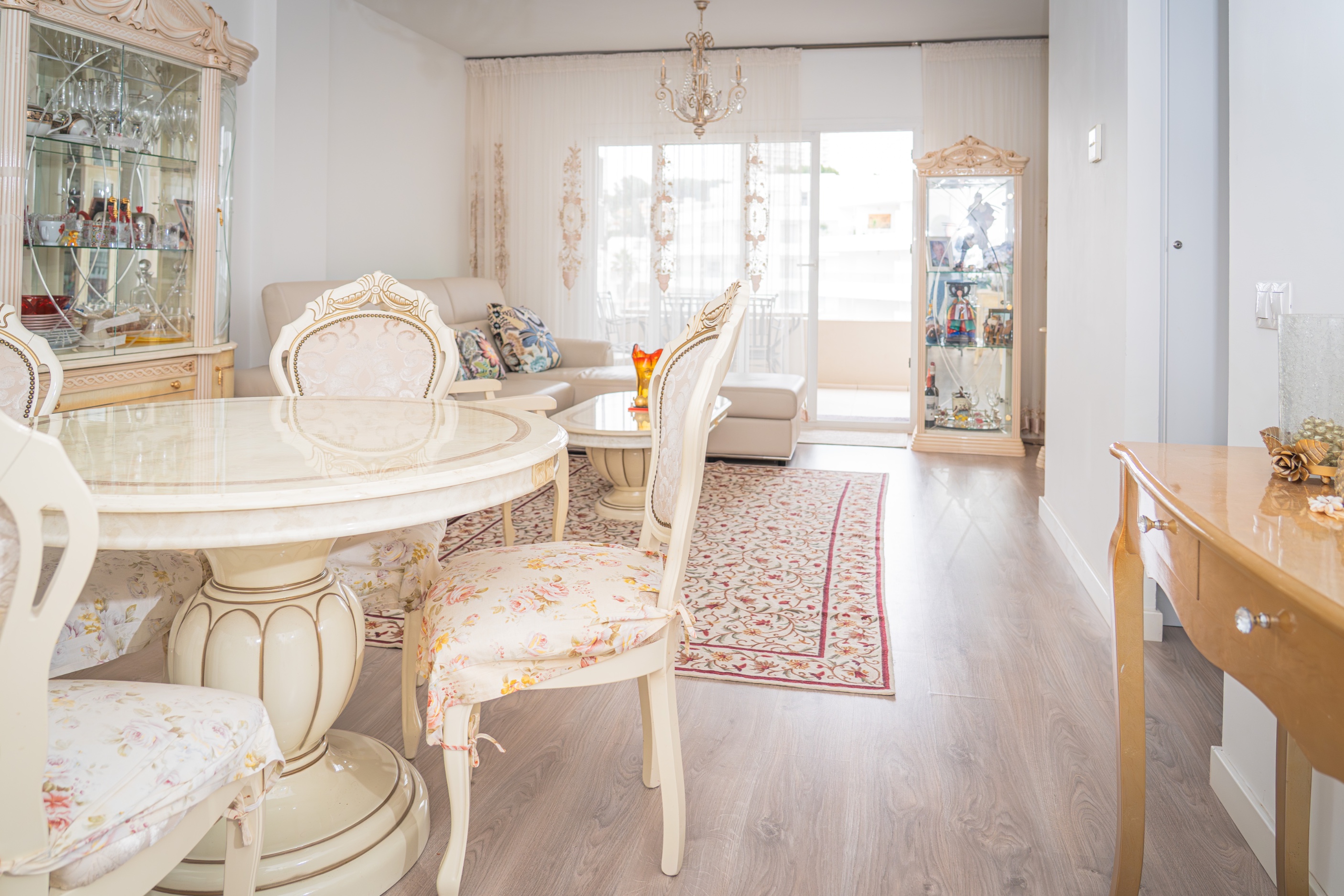3 Bed, 2 Bath - Apartment for Sale in Nueva Andalucia, Marbella