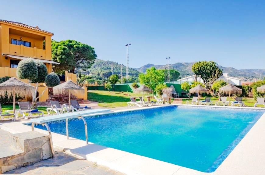 Casa de 9 Dormitorios y 6 Baños en venta en Málaga