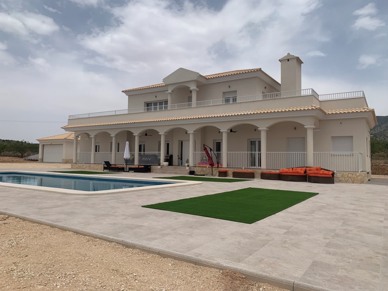 Casa de 6 Dormitorios y 4 Baños en venta en El Pinós