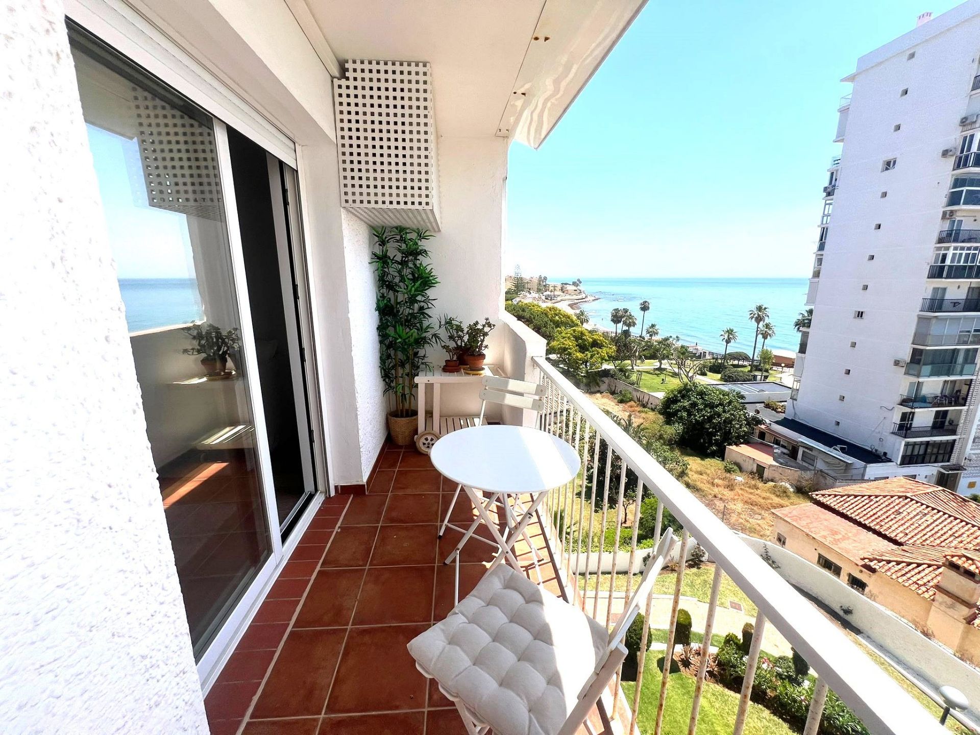 Piso de 2 Dormitorios y 2 Baños en venta en Calahonda, Mijas