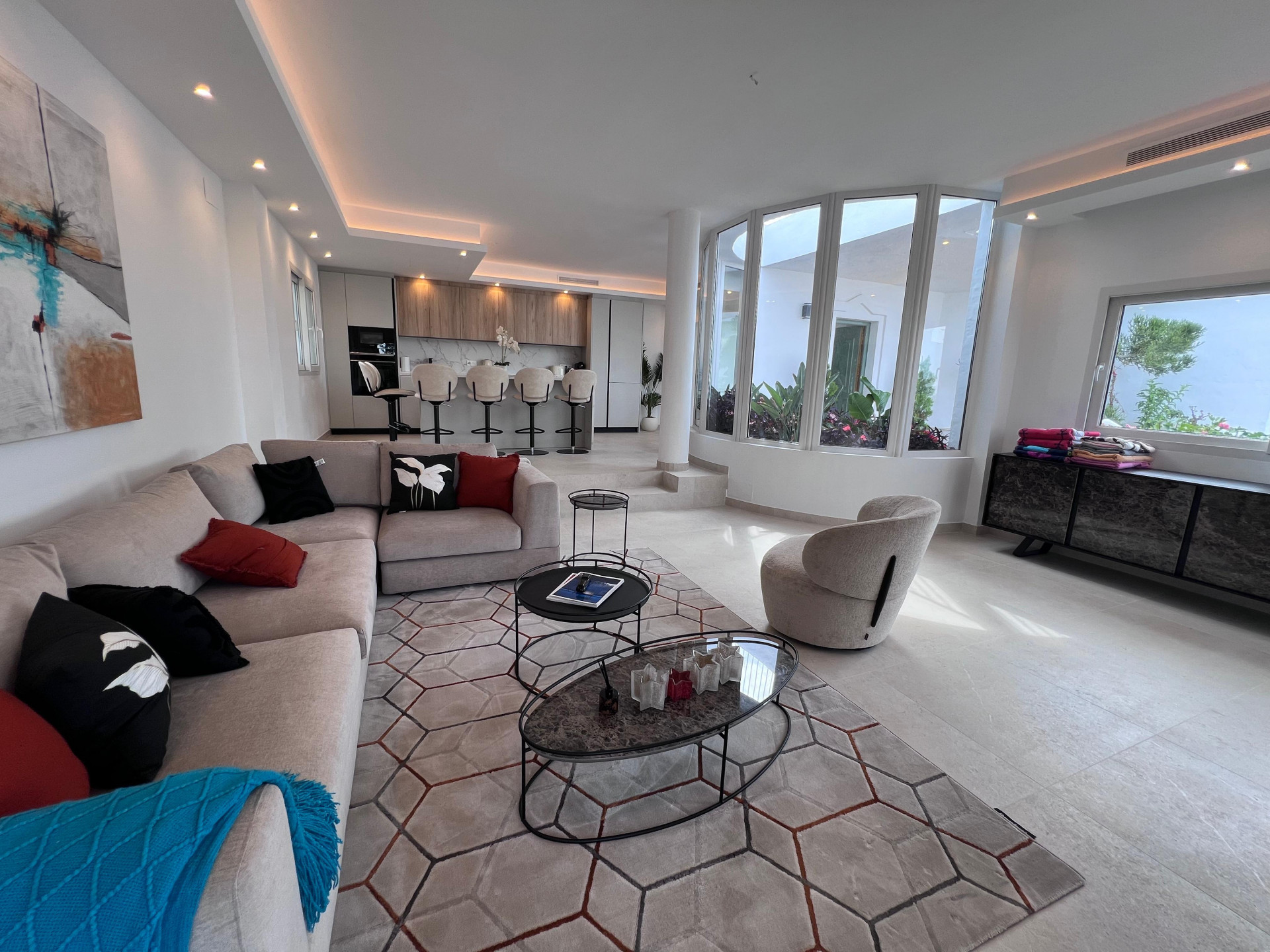 Casa de 4 Dormitorios y 3 Baños en venta en Las Chapas, Marbella