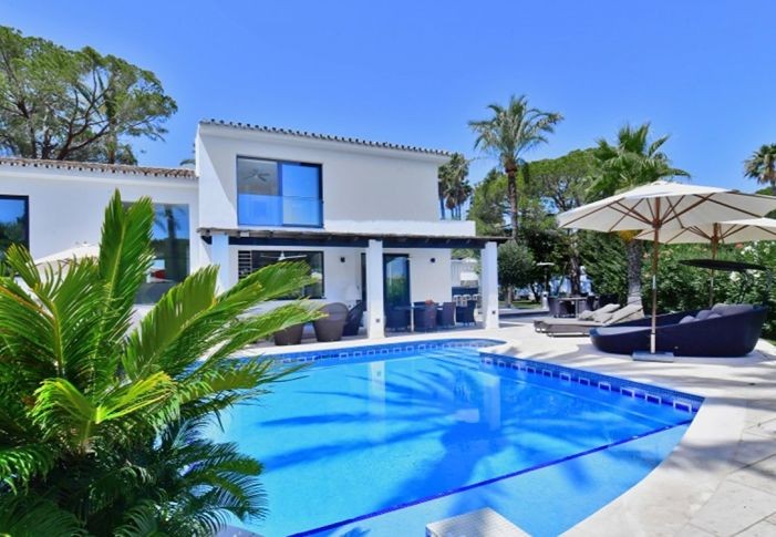 Casa de 5 Dormitorios y 5 Baños en venta en Nueva Andalucía, Marbella