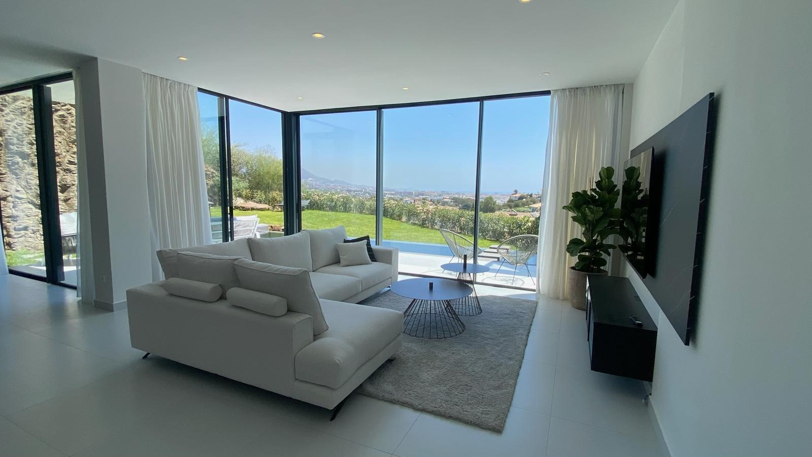 Casa de 5 Dormitorios en alquiler en Cerros del Aguila, Mijas
