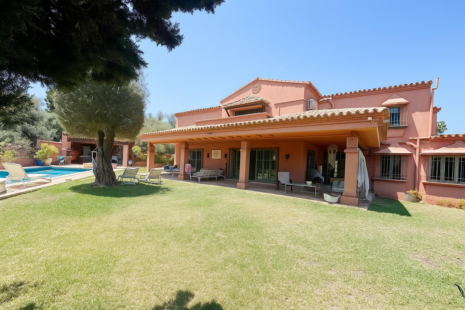 Casa de 6 Dormitorios en venta en Nueva Andalucía, Marbella