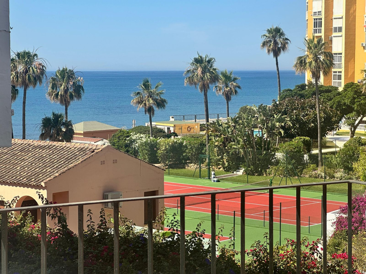 Piso de 2 Dormitorios en venta en Calahonda