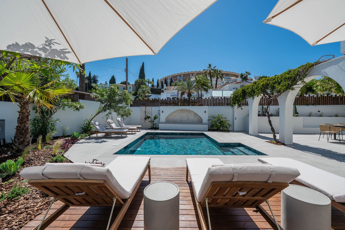 4 Bed - Villa for Sale in Nueva Andalucia, Marbella