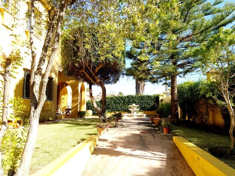 Casa de 9 Dormitorios y 6 Baños en venta en Málaga