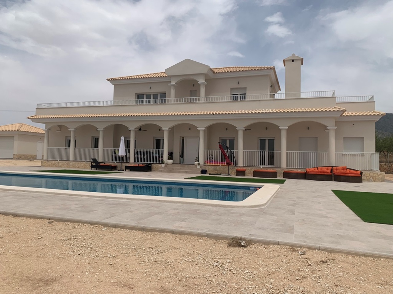 Casa de 6 Dormitorios y 4 Baños en venta en El Pinós