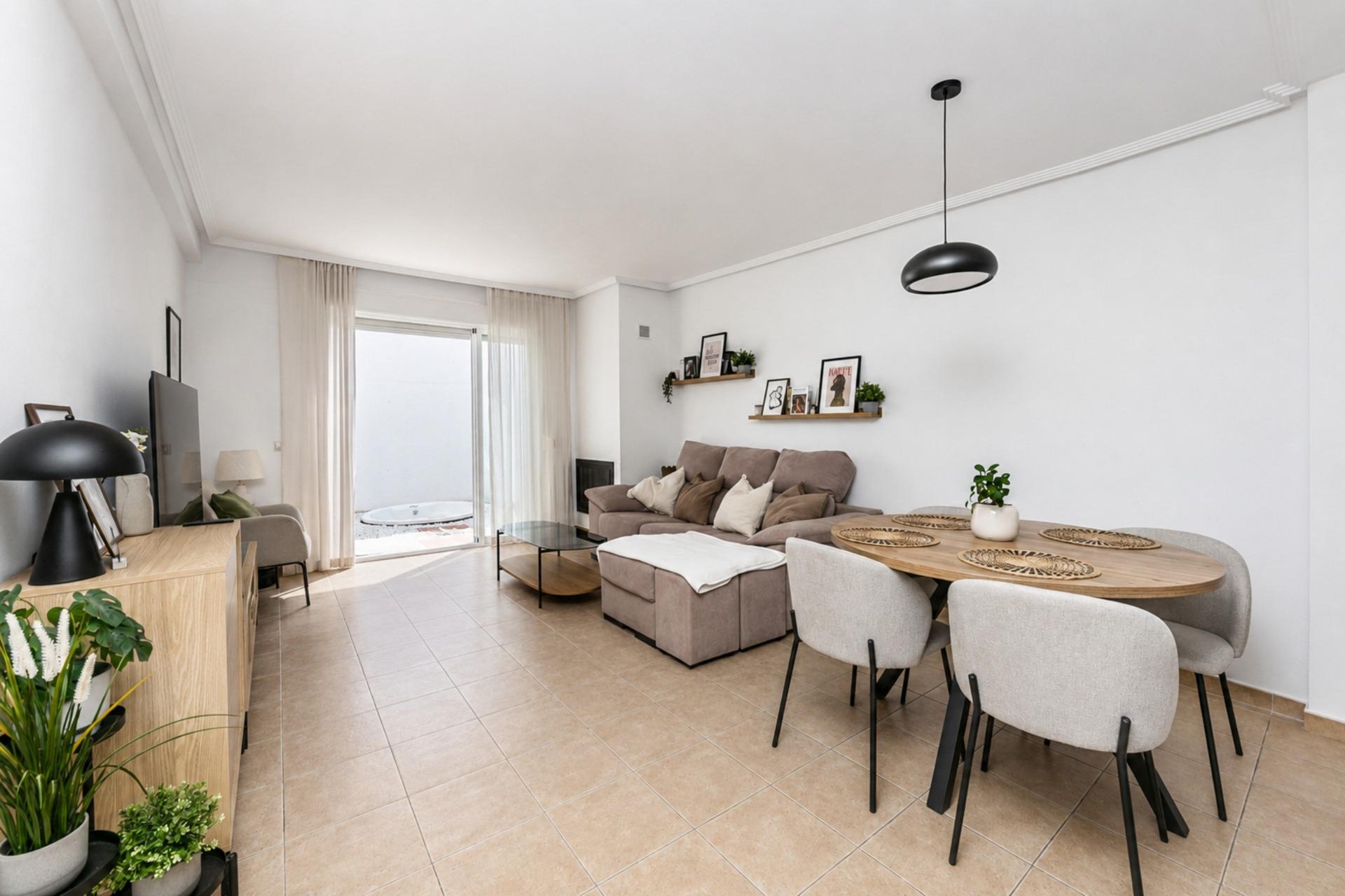 Casa de 2 Dormitorios en venta en Cerros del Aguila, Mijas