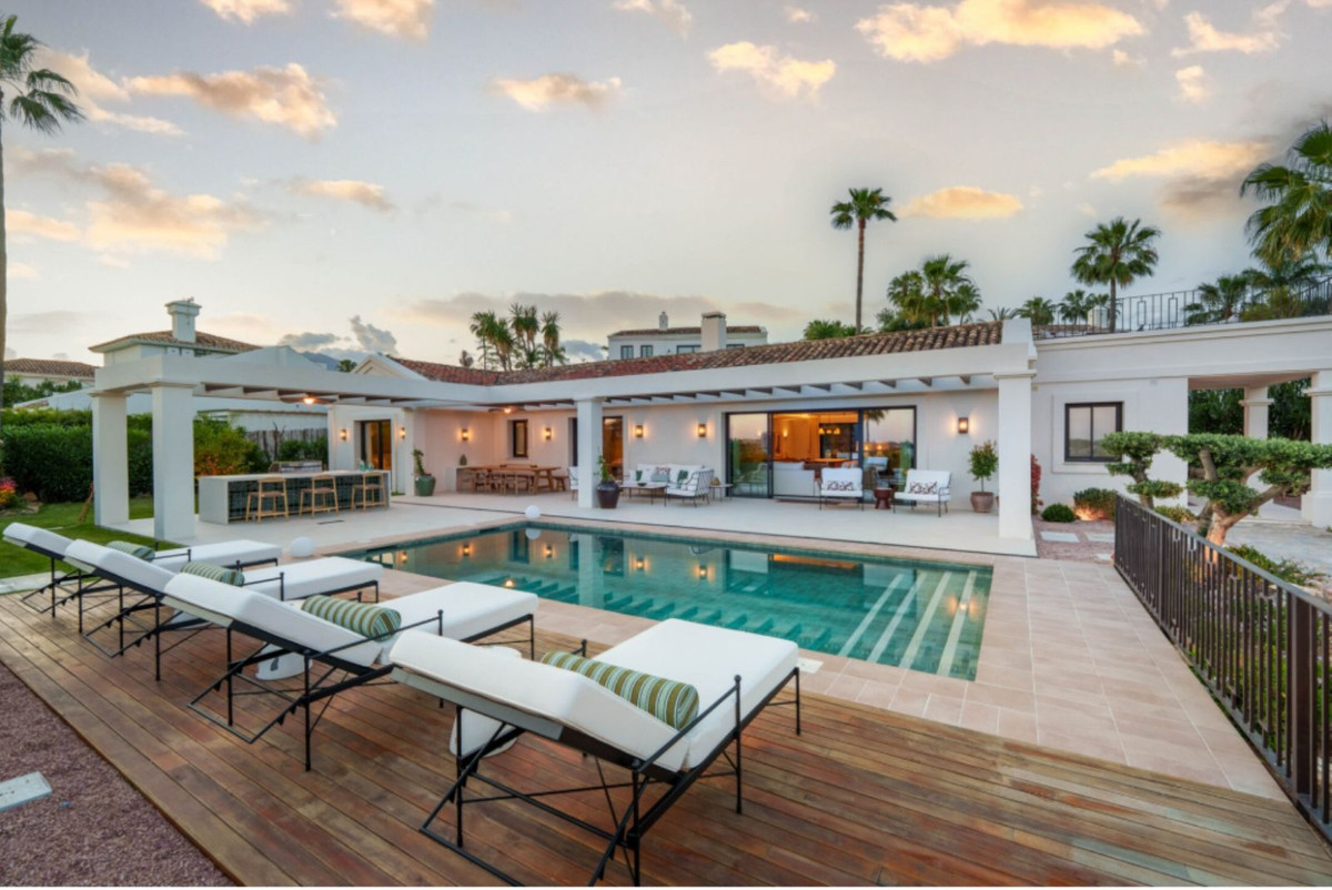 Casa de 4 Dormitorios y 5 Baños en venta en Nueva Andalucía, Marbella