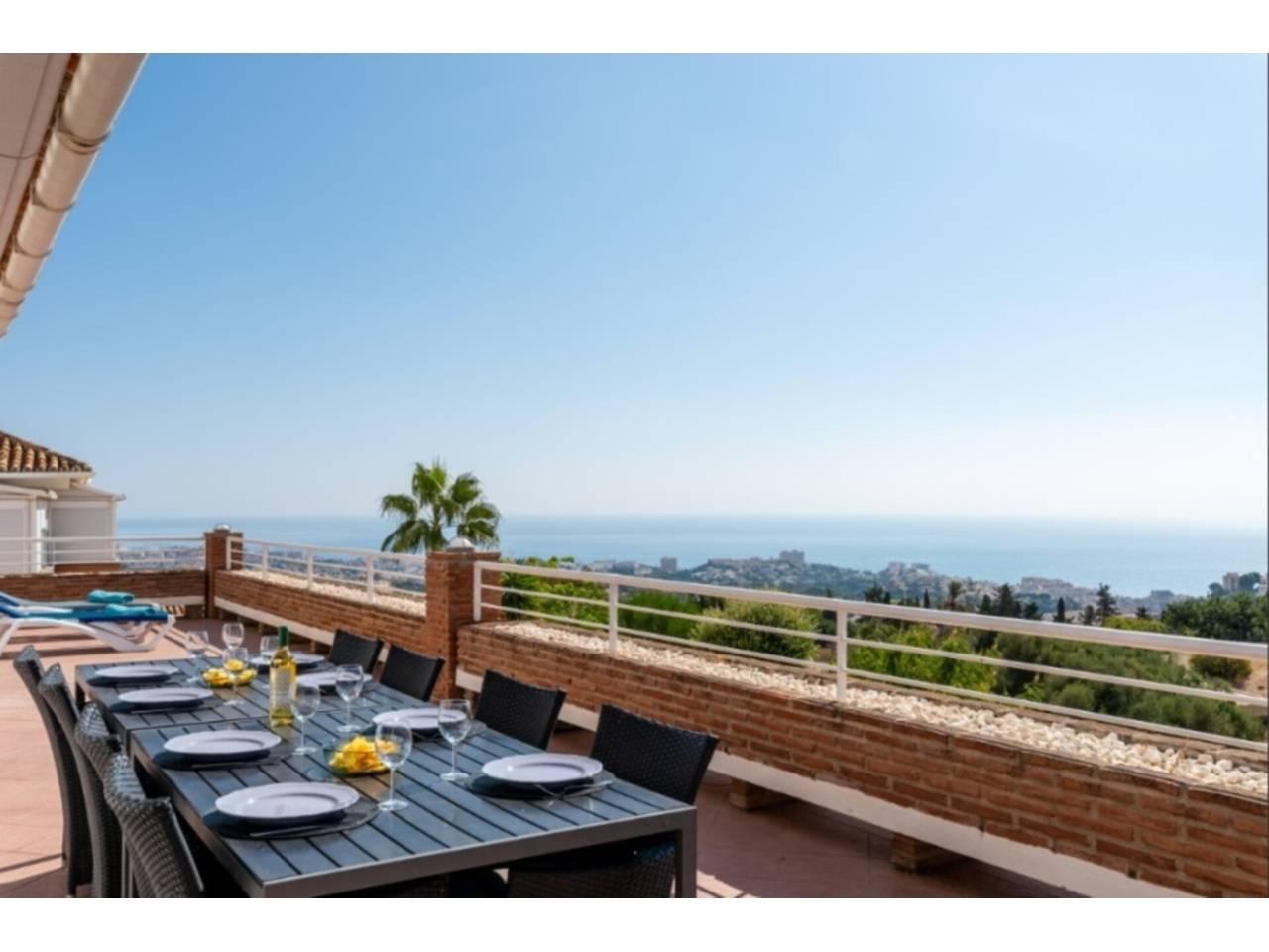 Casa de 7 Dormitorios y 5 Baños en venta en Torrequebrada, Benalmádena