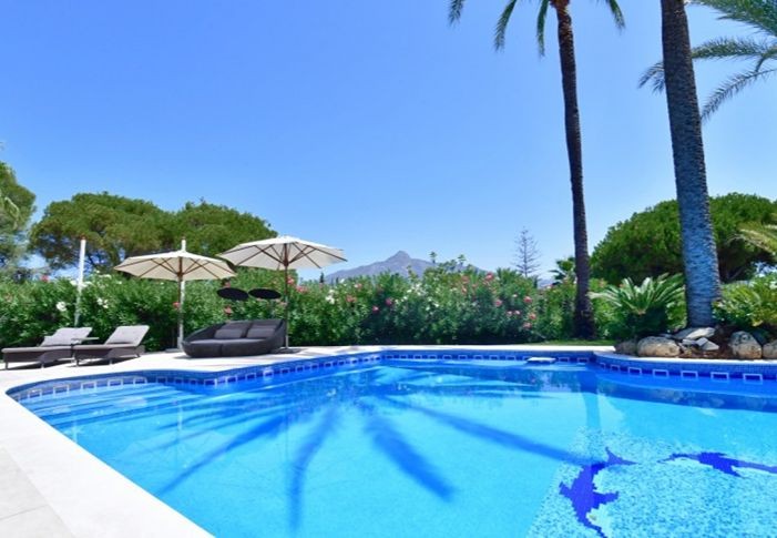 Casa de 5 Dormitorios y 5 Baños en venta en Nueva Andalucía, Marbella