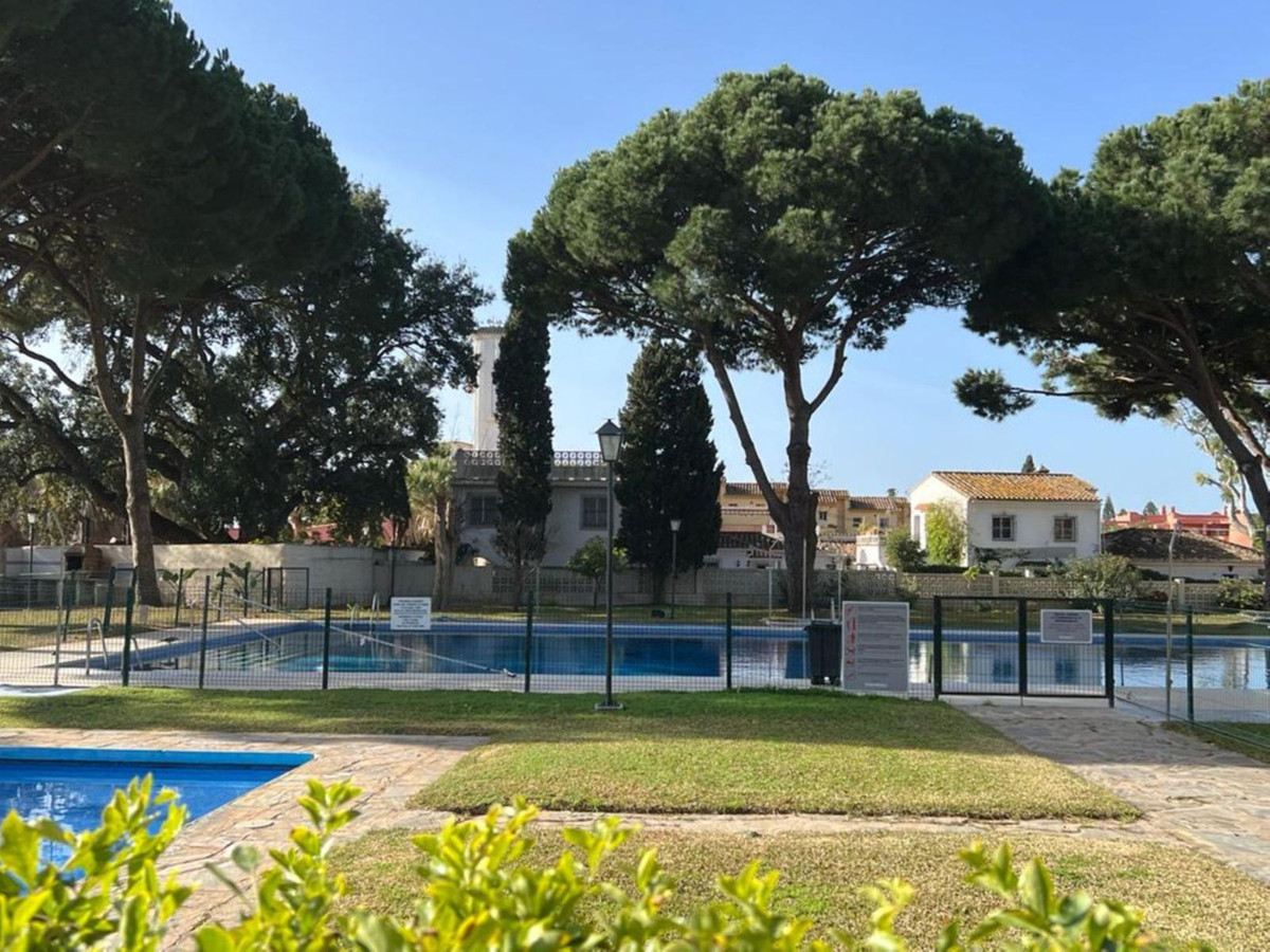 Piso de 2 Dormitorios y 1 Baño en venta en Marbella