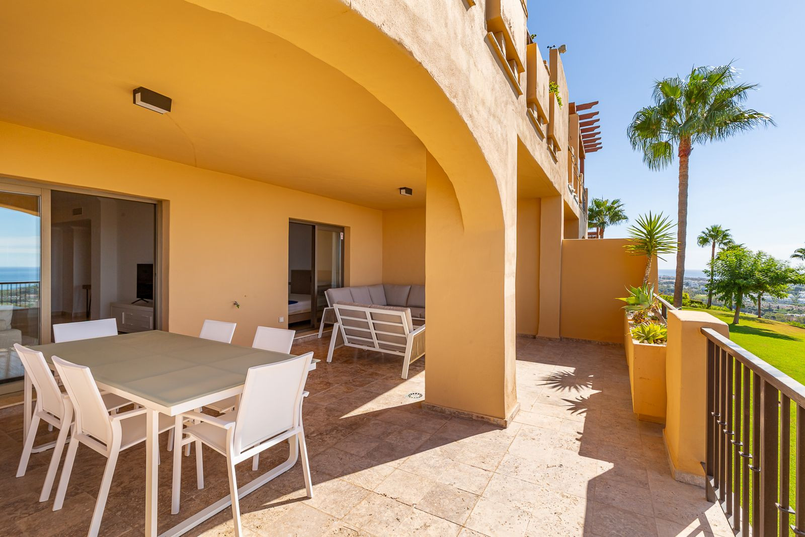 Piso de 3 Dormitorios y 2 Baños en venta en Benahavís