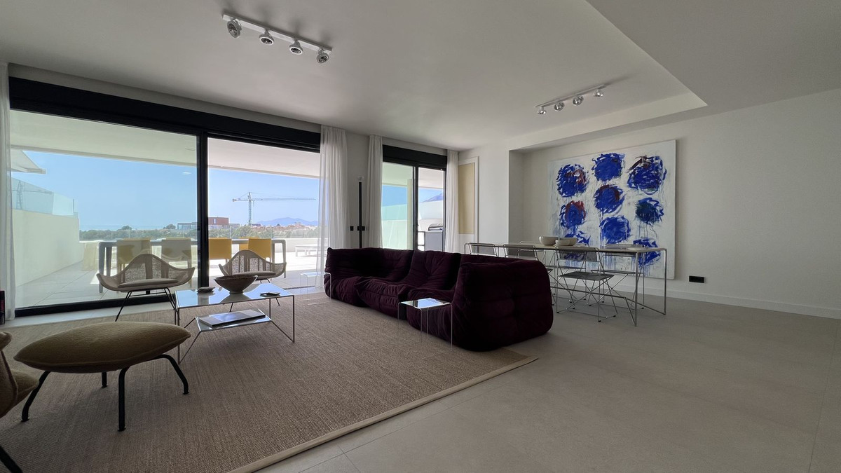 Piso de 3 Dormitorios en venta en Los Monteros, Marbella