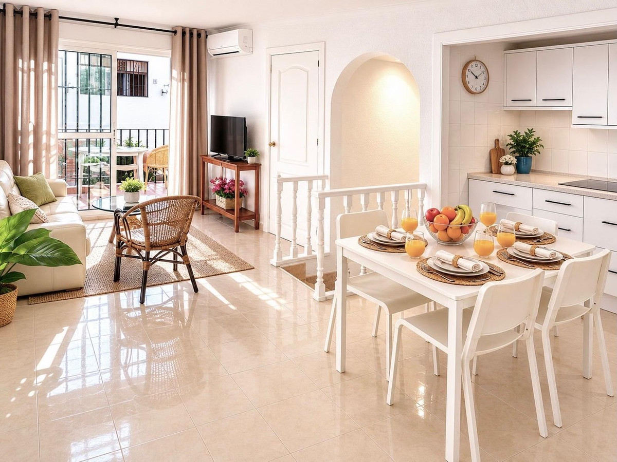 Piso de 2 Dormitorios en venta en Calahonda