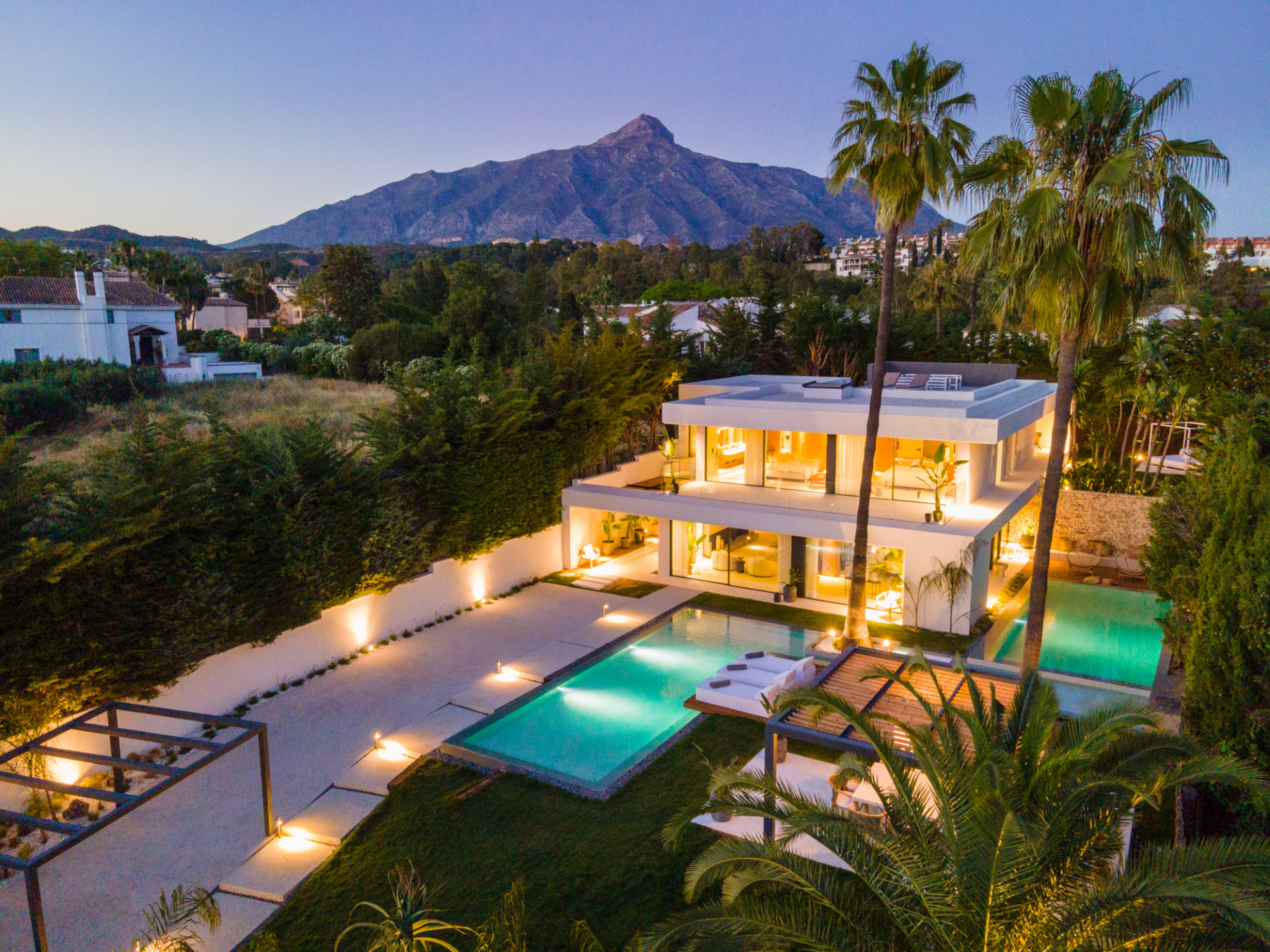 Casa de 4 Dormitorios en venta en Nueva Andalucía, Marbella