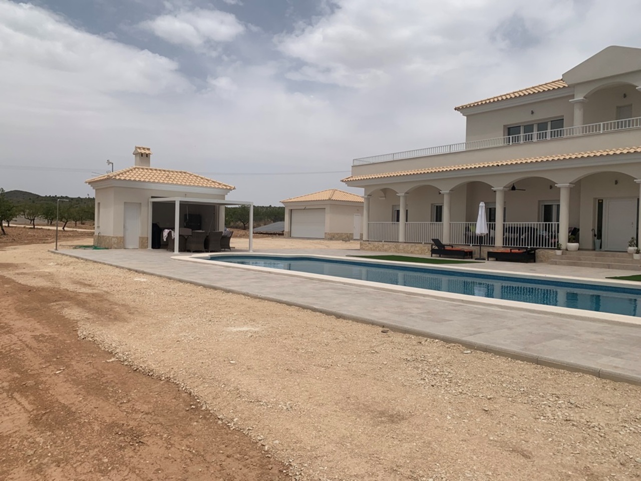 Casa de 6 Dormitorios y 4 Baños en venta en El Pinós
