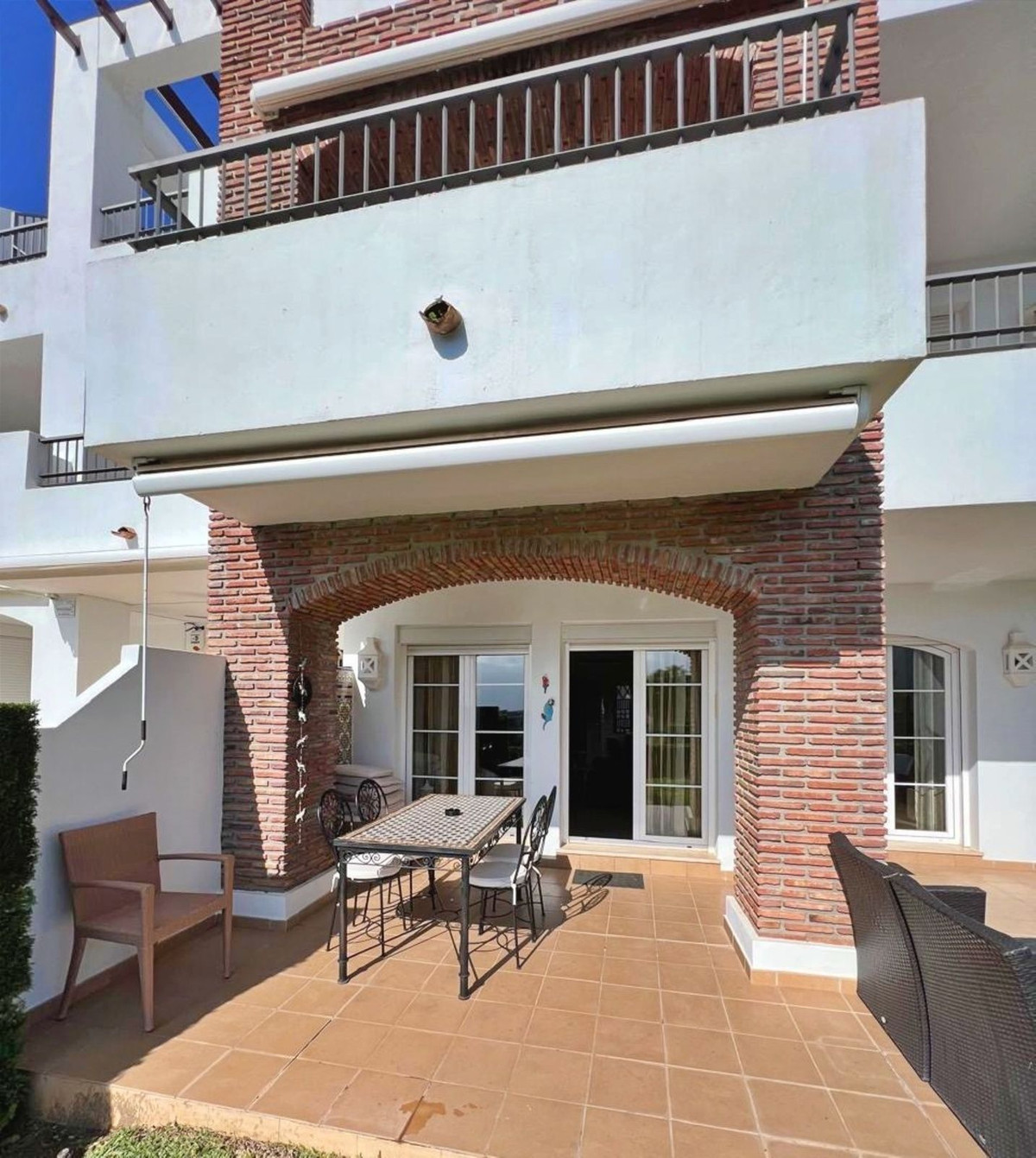 Piso de 3 Dormitorios y 2 Baños en venta en Los Arqueros, Benahavís