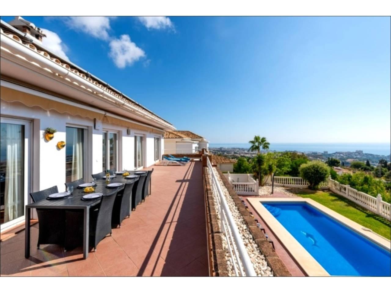 Casa de 7 Dormitorios y 5 Baños en venta en Torrequebrada, Benalmádena