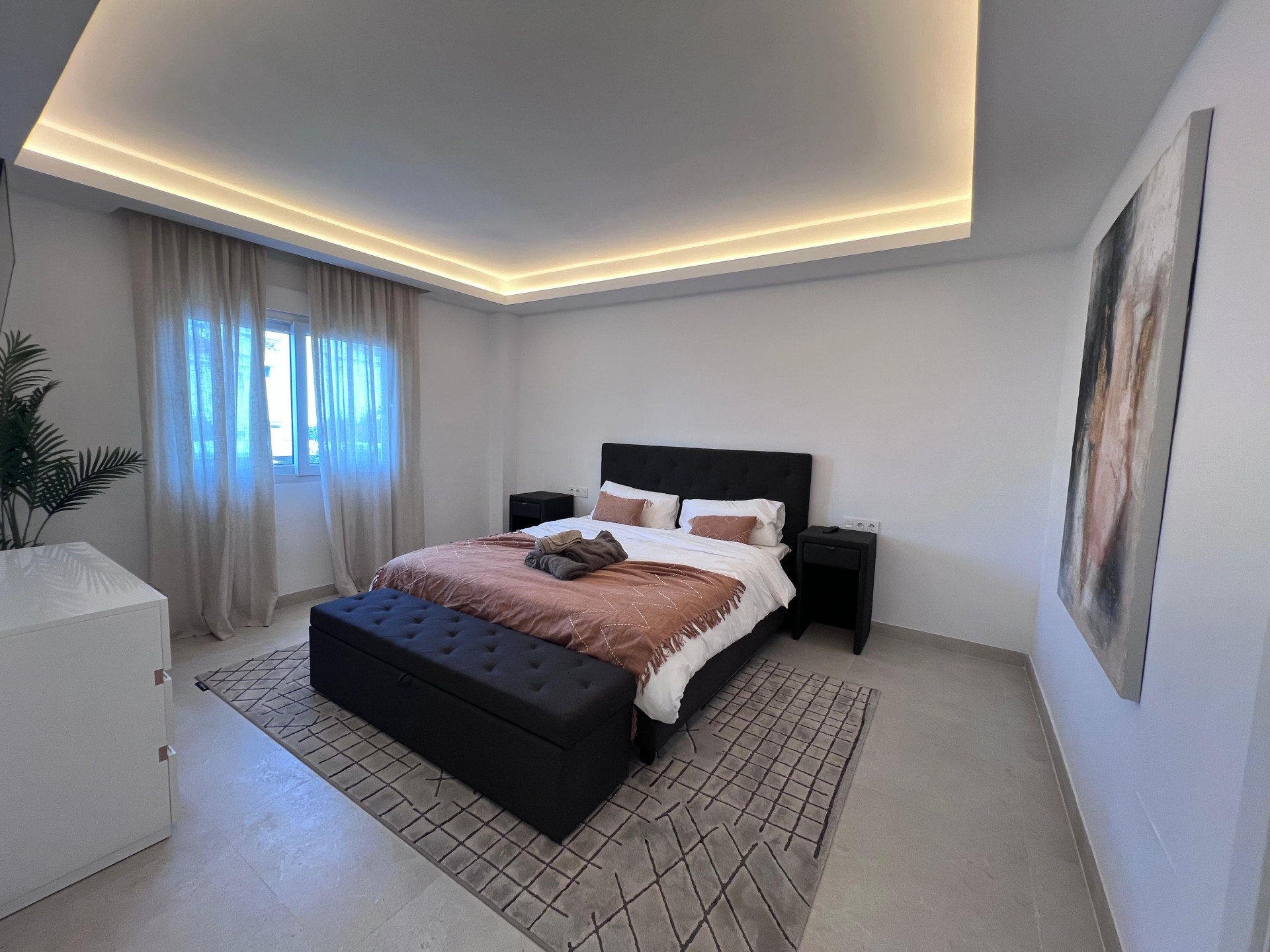 Casa de 4 Dormitorios y 3 Baños en venta en Las Chapas, Marbella