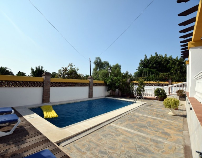 Casa de 6 Dormitorios y 4 Baños en venta en San Pedro de Alcántara