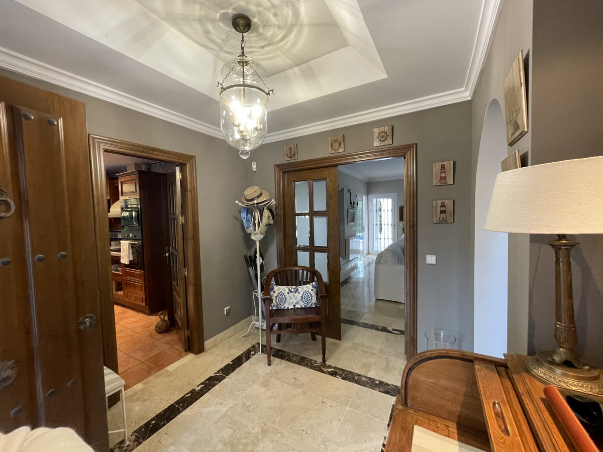 Casa de 4 Dormitorios en venta en Elviria, Marbella