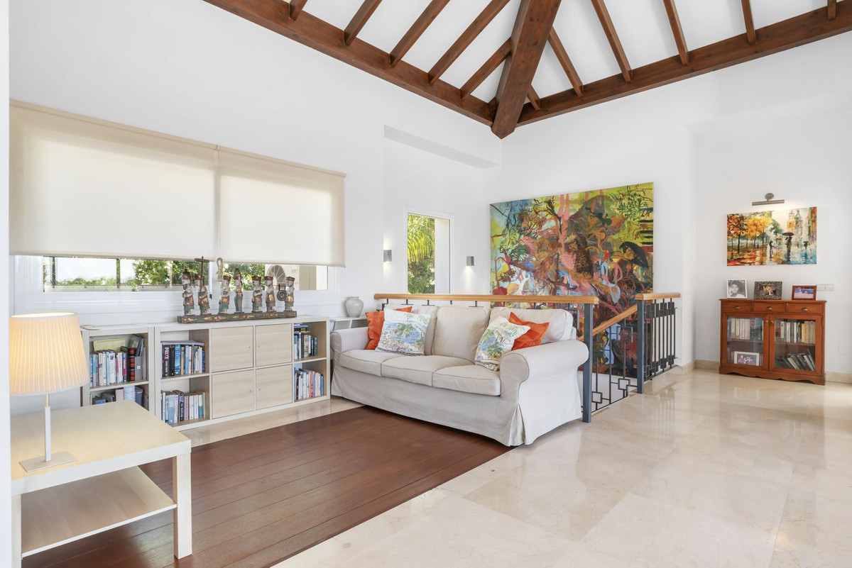6 Bed, 6 Bath - Villa for Sale in El Paraíso