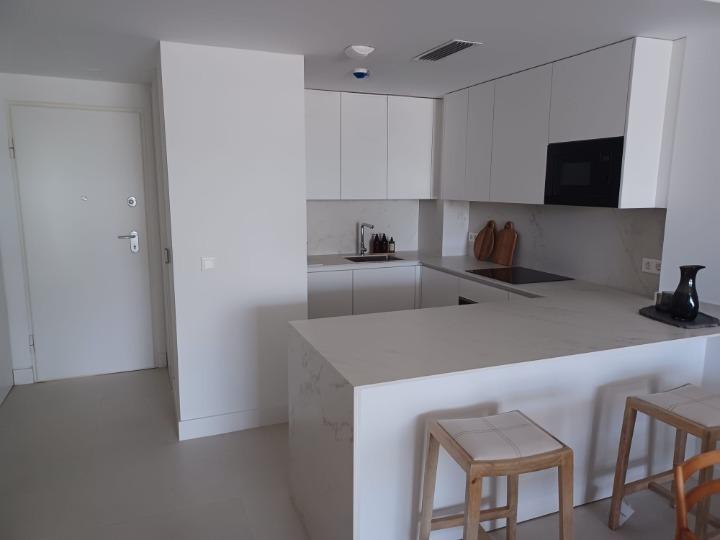 Piso de 2 Dormitorios y 2 Baños en venta en Carvajal, Fuengirola