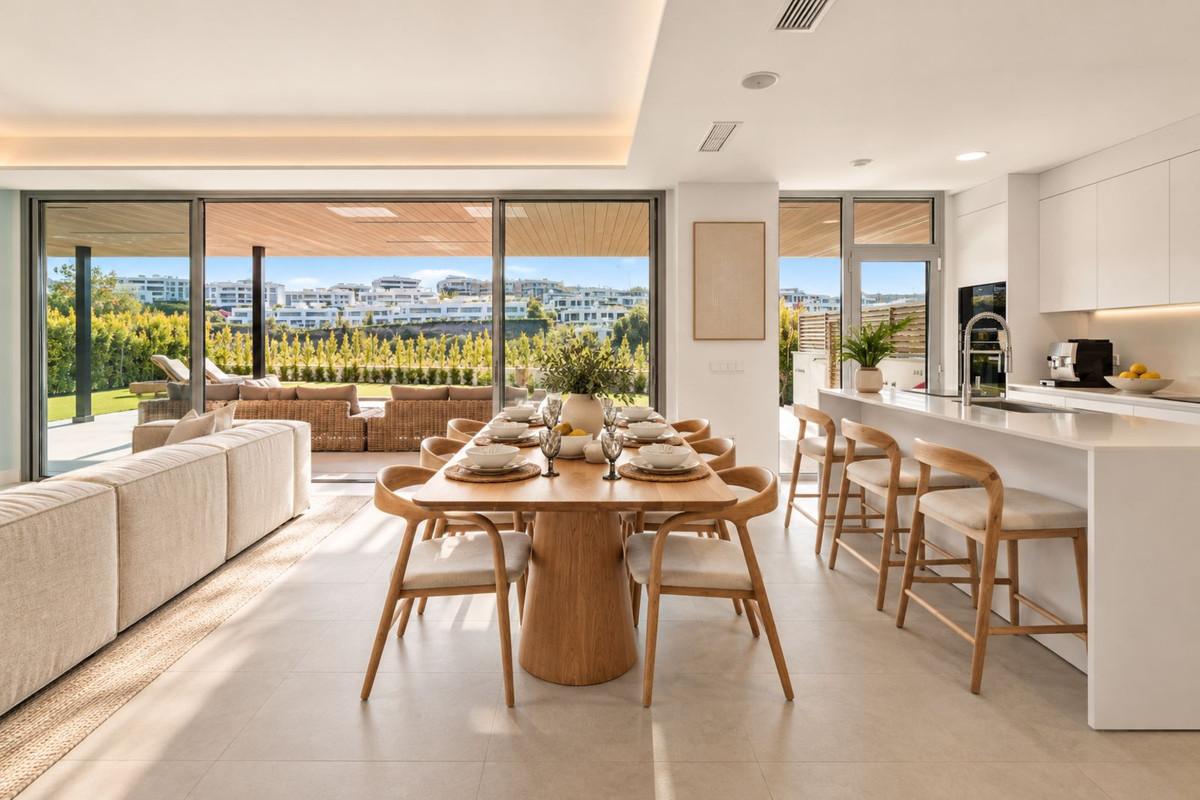 3 Bed - Apartment for Rent in Los Monteros, Marbella