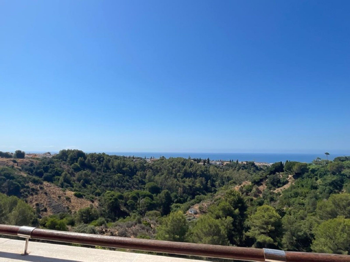 Ático de 3 Dormitorios y 2 Baños en venta en Sierra Blanca, Marbella